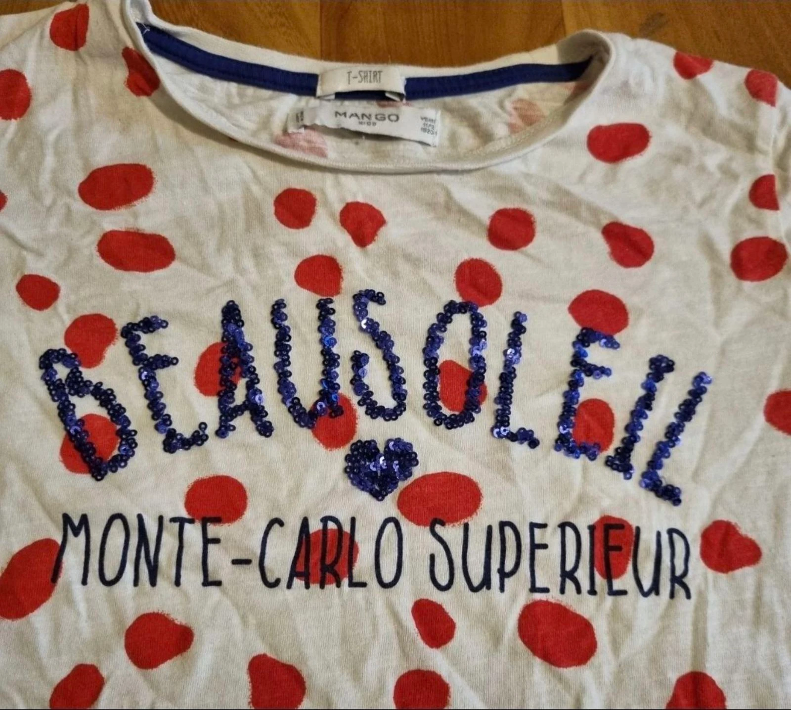 witte t-shirt met rode stippen en blauwe paillettenopschrift Mango maat 11/12 jaar – photo 2